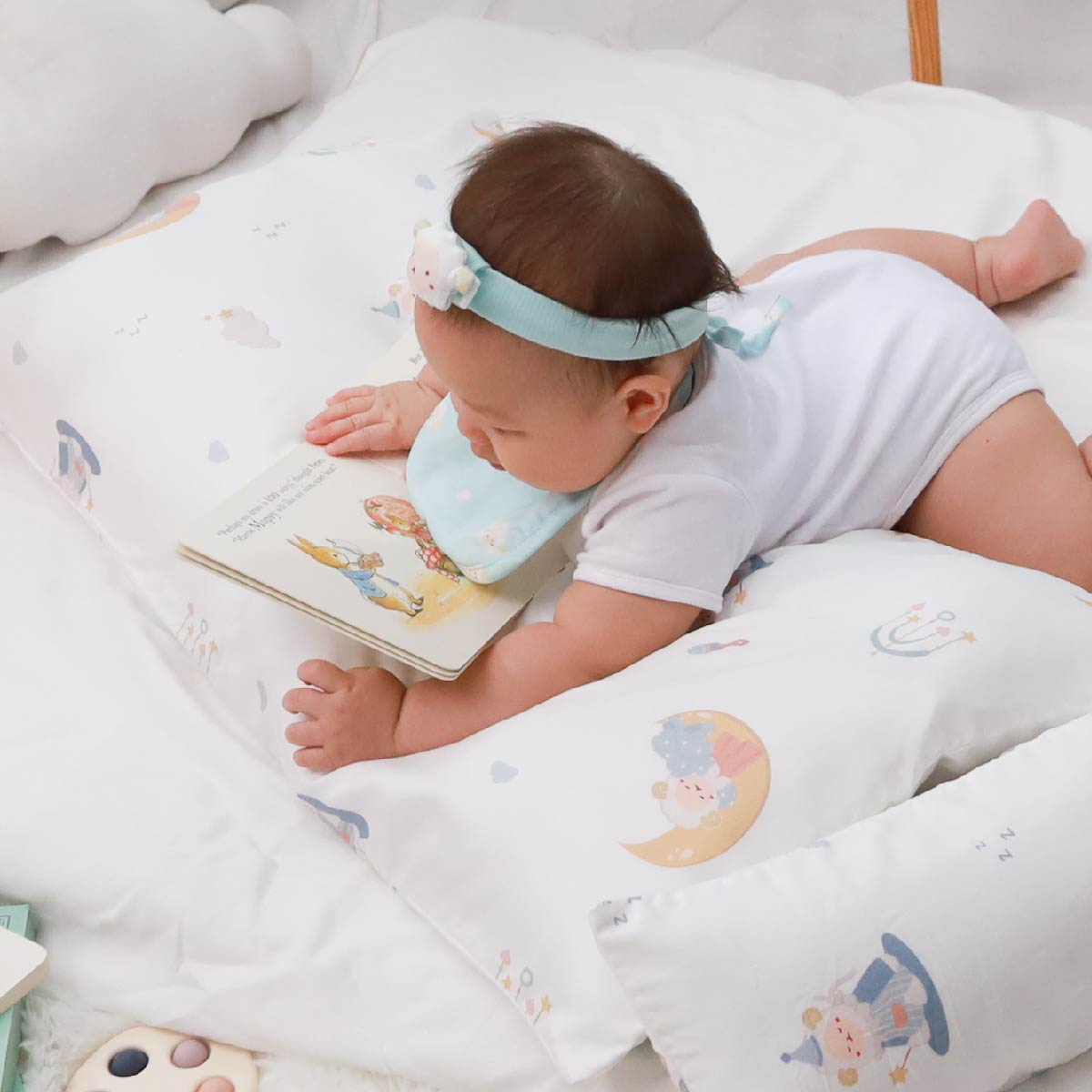 Granny Ben Pajamas Party Micro Tencel™ Pillow Case Mood 1